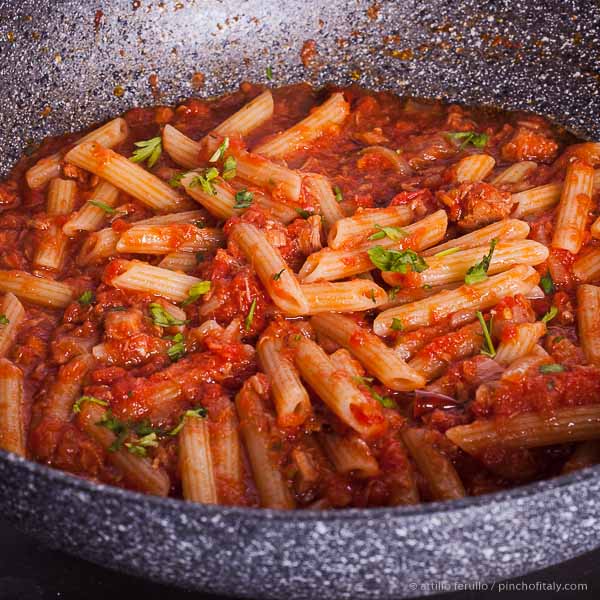 Sprinkle over some minced parsley and give a last stir before plating... Sprinkle over some minced parsley and give a last stir before plating...