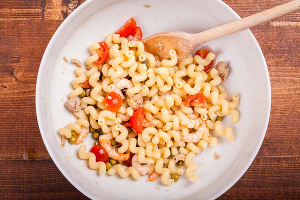 Ready shrimps & tuna pasta salad